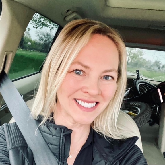 Meet your Posher, Cyndi - Picture 1 of 1